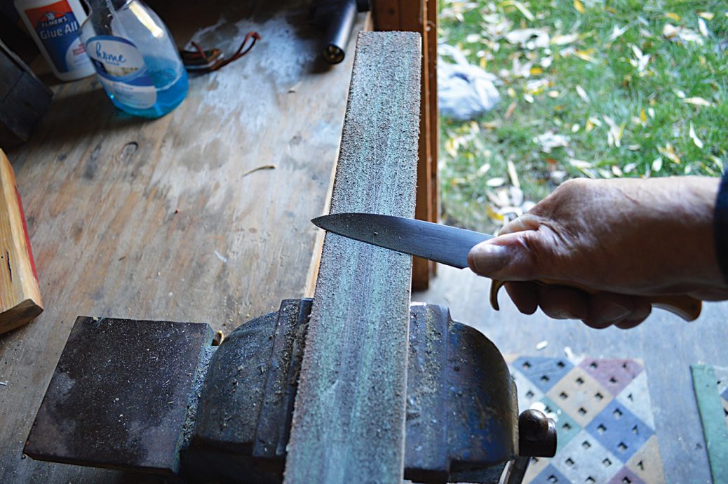 The blade edge for sharpness test on a sample of steel knife