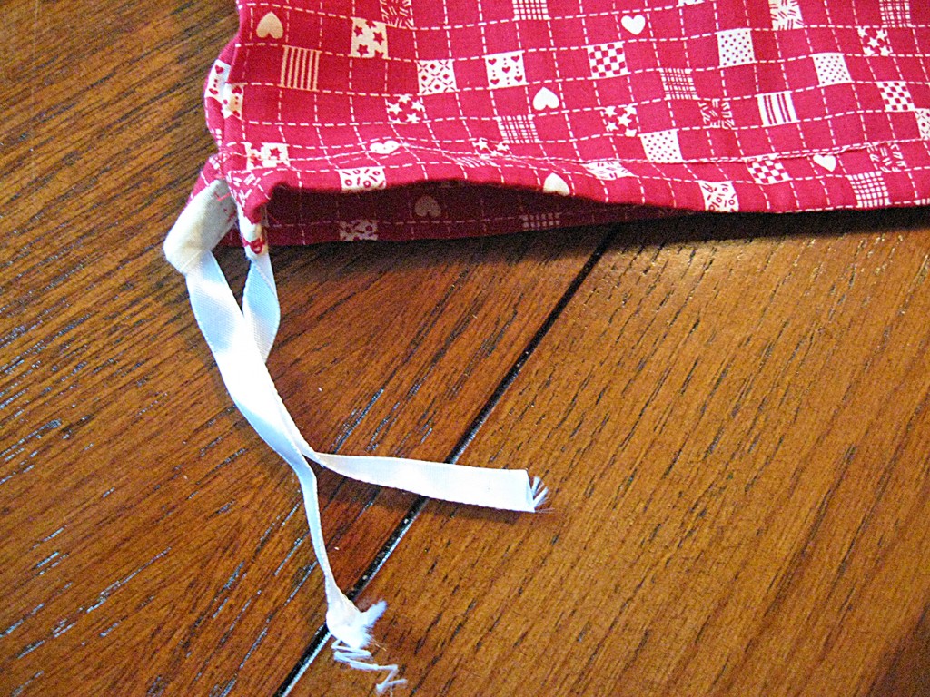 12 Remove the safety pins and grasp the ends of the cord together